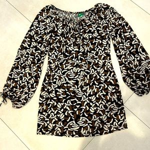 Top or mini dress worn on or off shoulder, drawstring with keyhole scoop neck